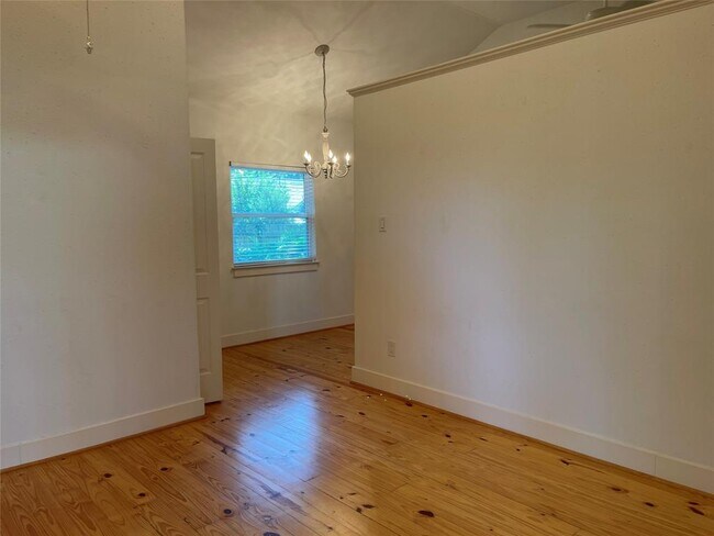 Photo - 705 W 34th St