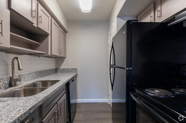 2 BR, 2 BA - Kitchen