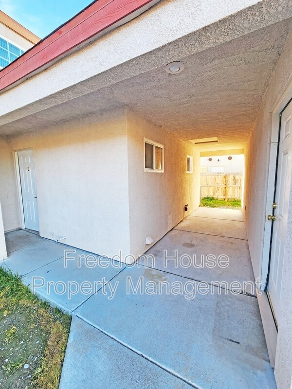 Photo - 1991 Sycamore Ave