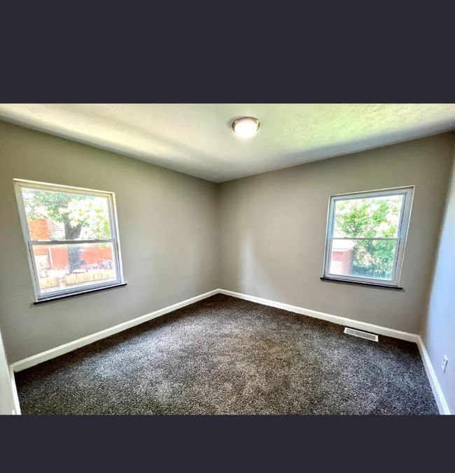 Photo - 5323 Laconia Ave