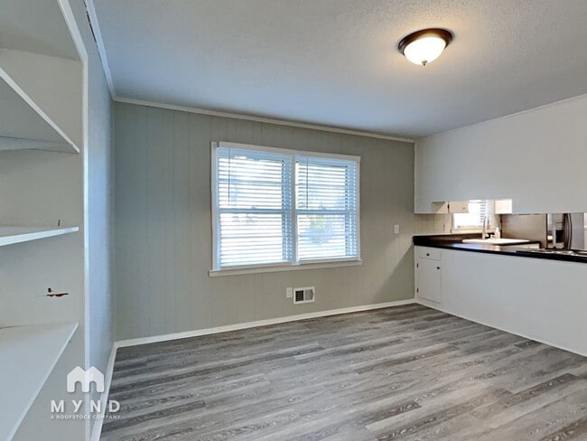 Photo - 105 E Merlin Dr