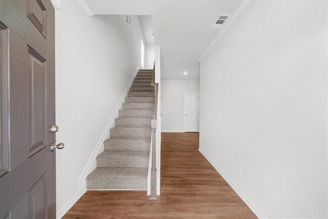 Photo - 101 Shelter Ln E