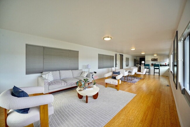 Photo - 315 E Strawberry Dr