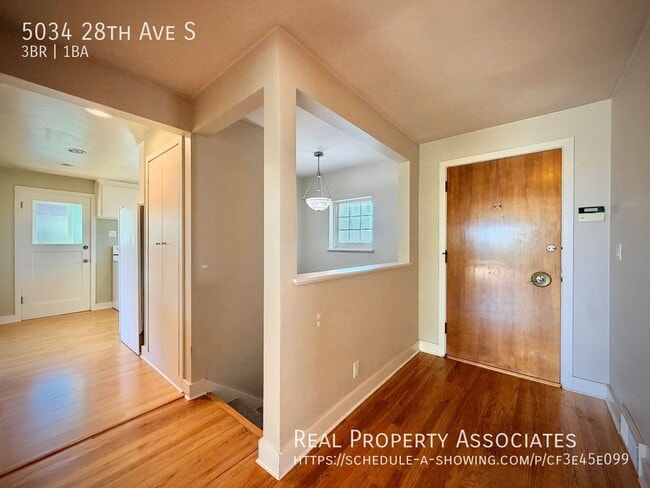 5034 28th Ave S