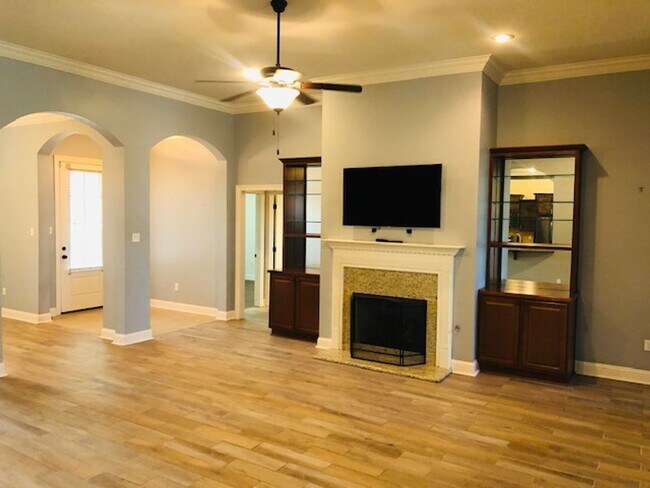 Photo - $250 OFF MOVE IN SPECIAL-TURTLE CREEK-GATED-BENTON-BEAUTIFUL HOME-NEAR CYPRESS BLACK BAYOU