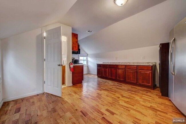 125 Pacific St Unit 2nd Floor
