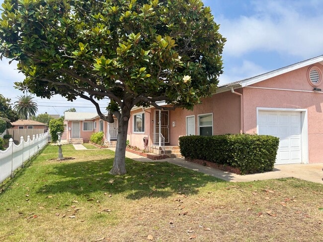 Building Photo - 2 bedrooms duplex in Chula Vista Unit B Rental