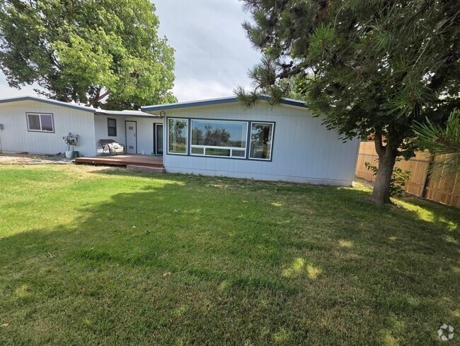 Building Photo - 2215 Terrace Dr Rental