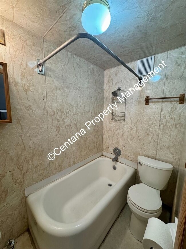Photo - 5 bedroom 3 bath house with fenced yard