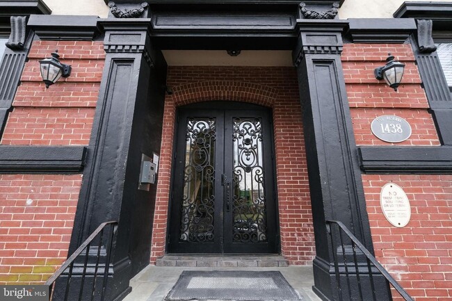 Photo - 1438 Meridian Pl NW Unidad 304