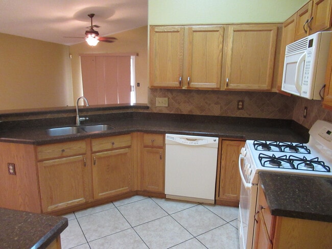 Photo - Attractive 4 Bedroom 2 Bath Home in the Tucson Mtn. Area Near Pima College & Downtown