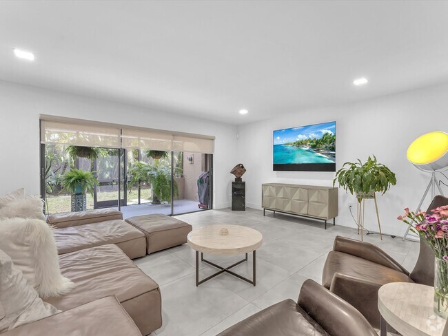 Building Photo - 4006 Estepona Ave Rental