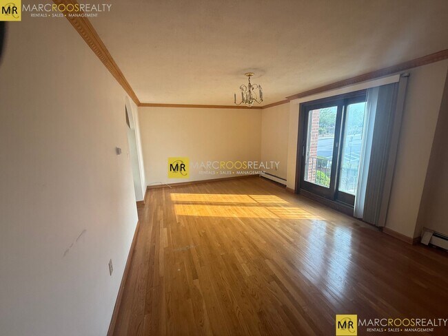 Photo - 1030 Bennington St