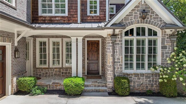 1685 Mt Paran Rd NW