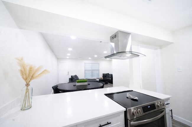 Photo - 5221 Bonita Ave Unit 207