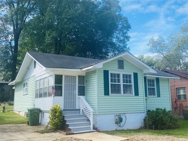 Photo - 2048 Midway St