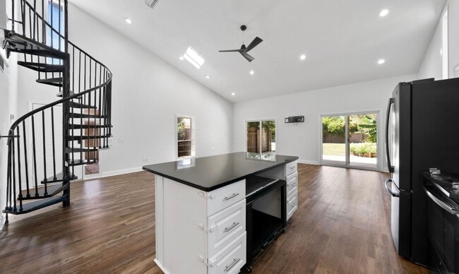 Photo - 1016 W 12th St