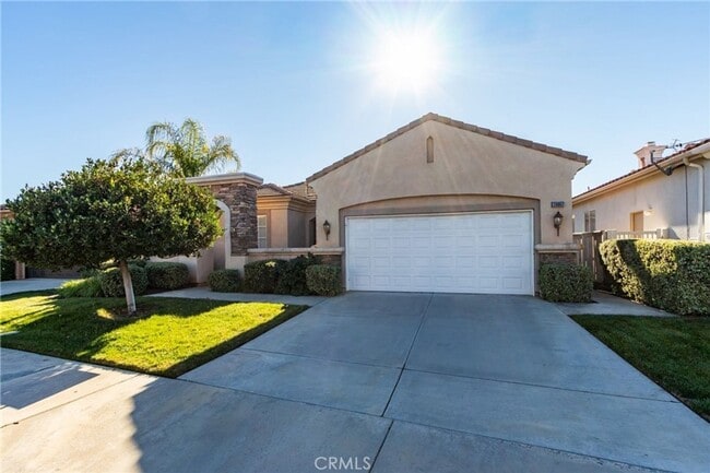Building Photo - Very Clean 2 Bedroom + Office/Den 2 Bathroom 55 + Oasis Home
