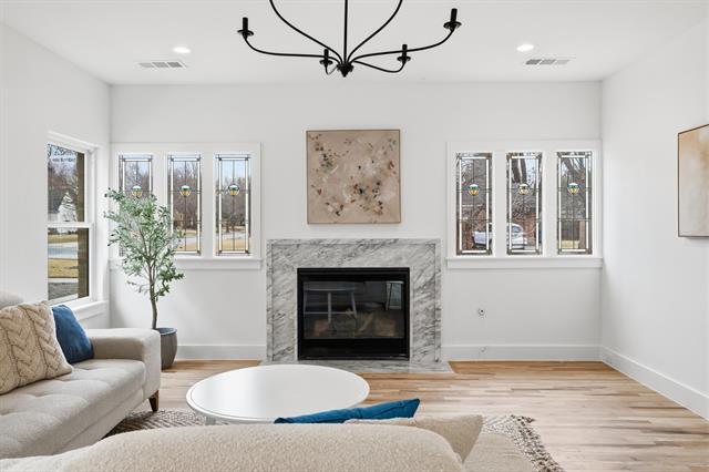 Photo - 3247 Homer St