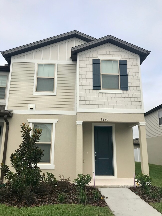 Building Photo - Energy Efficient 3/3 Townhome w/ 2 Car Gar...