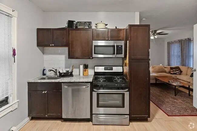 Building Photo - 225 E Eagle St Unit 2 Rental