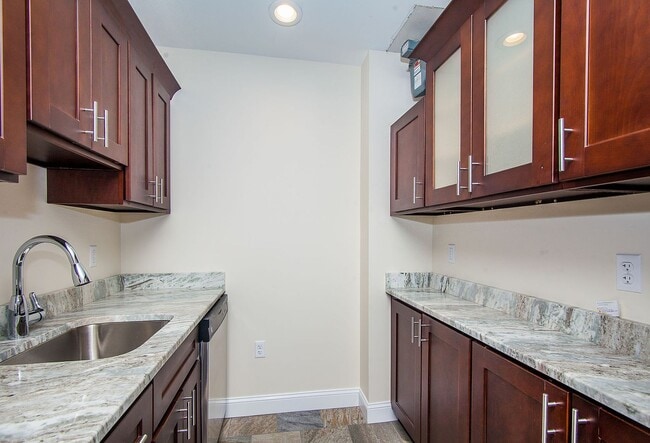 Building Photo - 1bed in Allston is available in 9/1 No broker fee!
