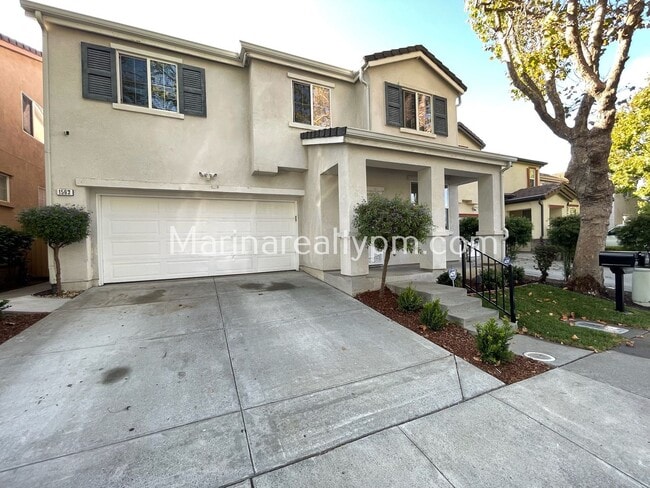 Building Photo - 5 Bedroom 2.5 Bath Two Story House