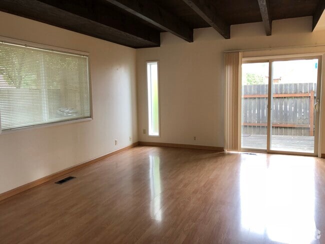 Building Photo - 1809 SE Harney St Rental