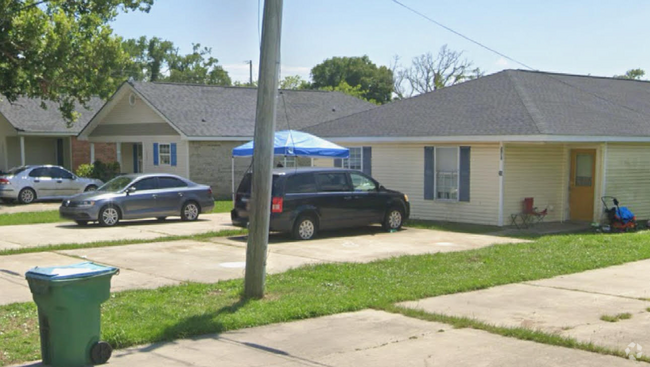 Building Photo - 2019 32nd Ave Rental