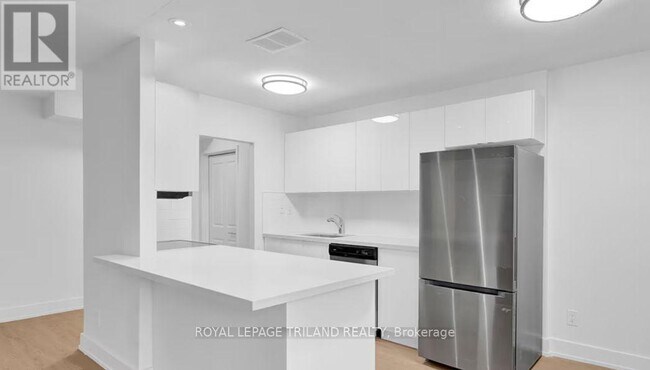 Photo - 671 Woolwich St Unit 402