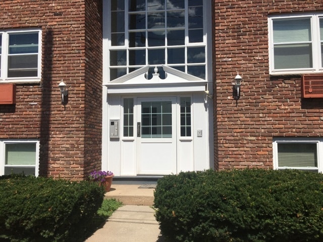 Charles Street Entrance - Rosewood Gardens Rental
