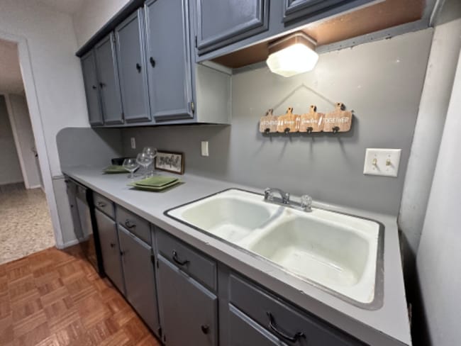 Photo - 7418 Meadow Cliff St