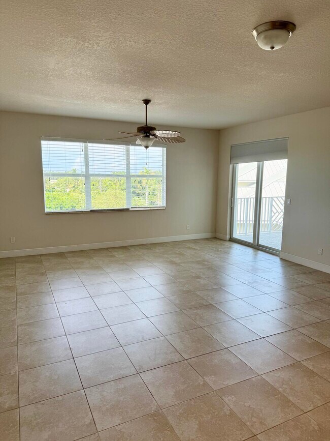 341 Bay Colony Dr N Condo Unit - Image