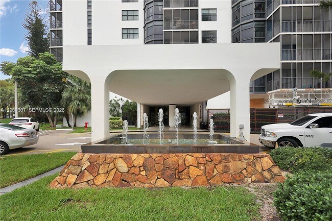Photo - 20100 W Country Club Dr Unidad 1704