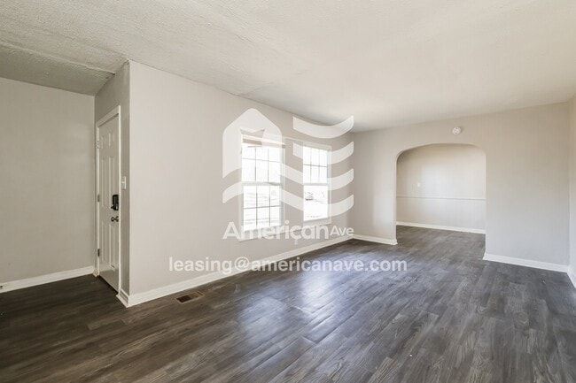 Photo - 2556 Paden St