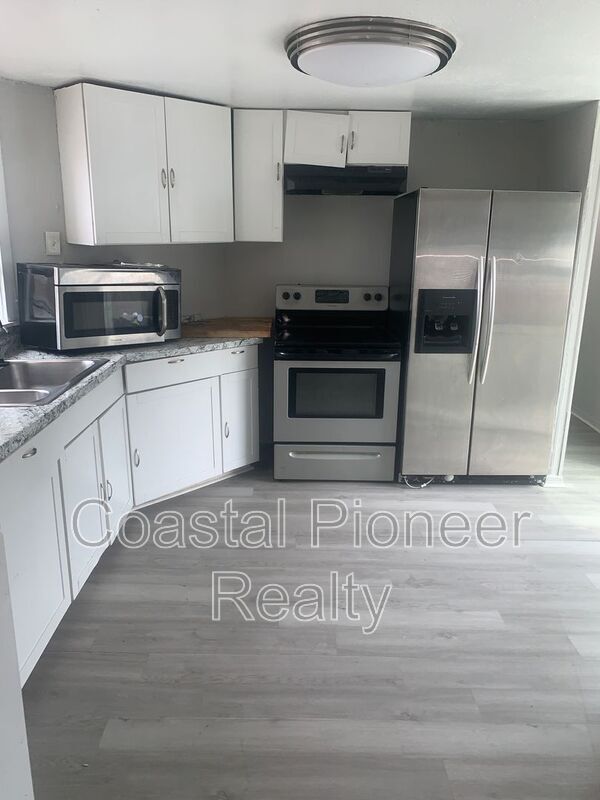 Photo - 6531 Bandura Ave