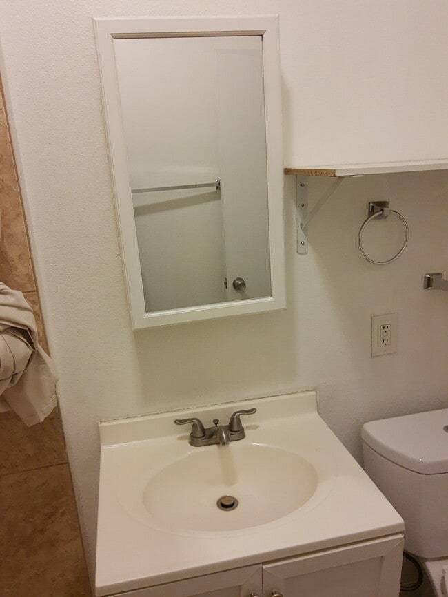 Photo - 941 E 52nd Pl Apartment Unit 943