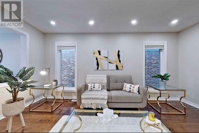 Photo - 23 Knotty Pine Ave