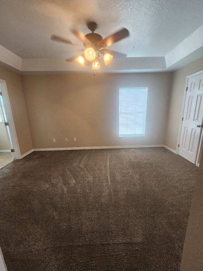 Photo - Three Bedroom Two Bath - Auburndale