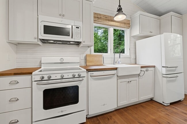 Photo - Charming 1BR ADU in Coveted Hope Valley with Private Screened Porch