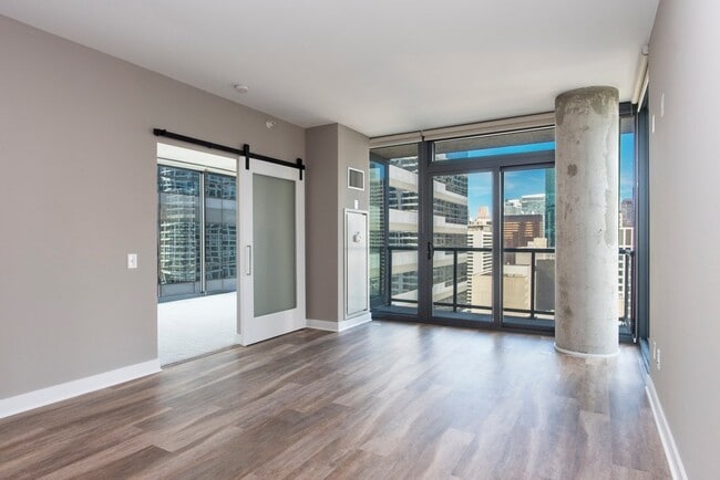Photo - 520 N Wabash Ave