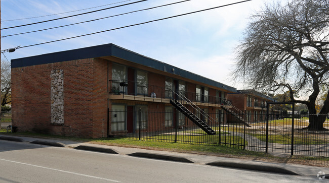 Aldine Apartments - Aldine Apartments