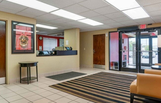Furnished Studio-Detroit - Madison Heights
