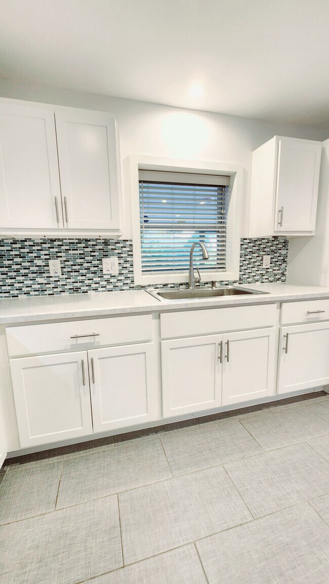 Photo - 2200 W 32nd St