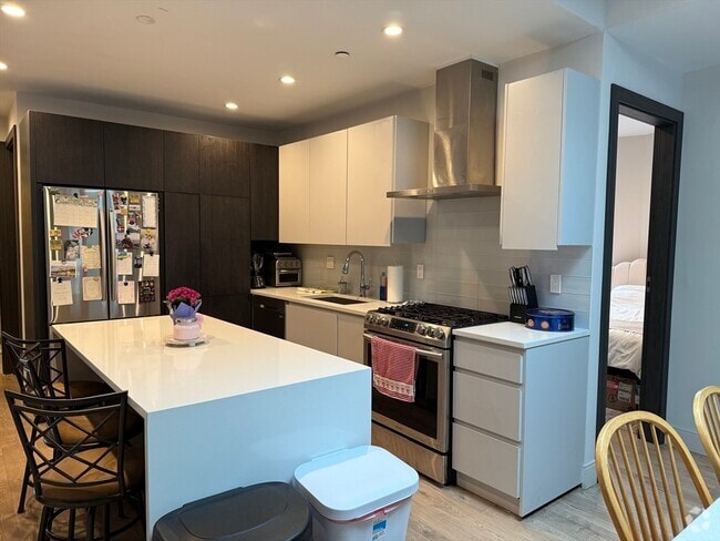 Building Photo - 2 Roseclair St Unit 3 Rental