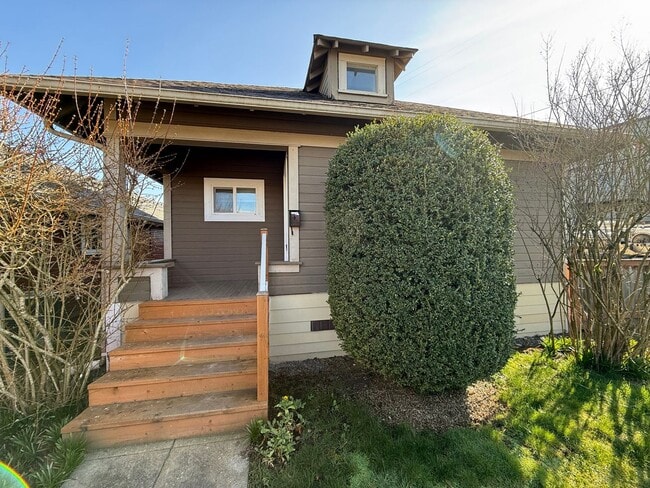 Photo - 3 Bed 1.5 Bath Pet Friendly Home in Monroe