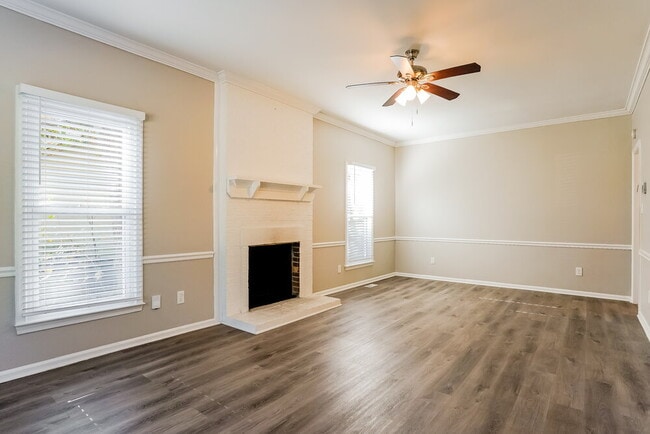 Photo - 1716 Netherfield Ln