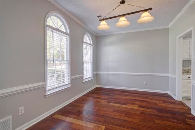 Photo - 5707 Chester St
