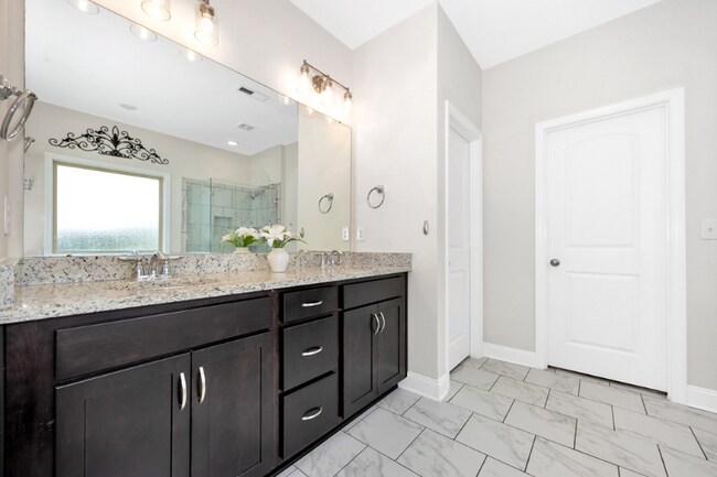 Photo - 141 Slade Thomas Dr