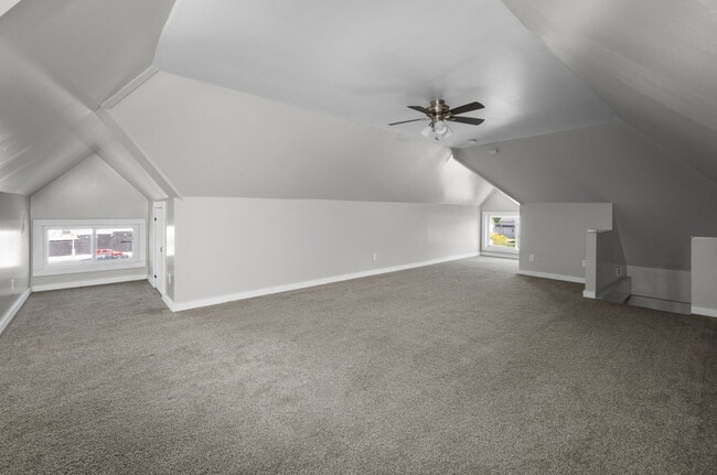 Building Photo - 404 W 16th St Rental